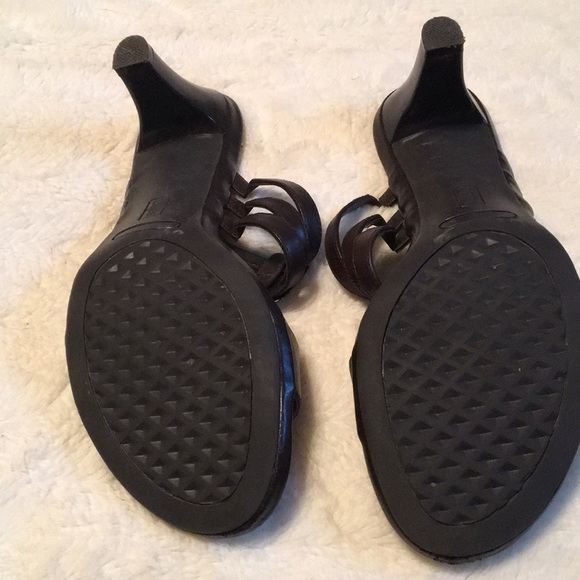 Brown sandals with brass accent - Picture 4 of 7